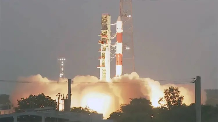 Slow Space Mission: 30માંથી માત્ર 7 મિશન લોન્ચ, ભારતની અંતરિક્ષ યોજના ધીમી કેમ? 1 Slow Space Mission
