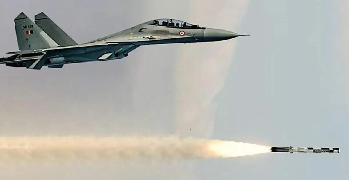 How Missiles Hit Targets with Pinpoint Accuracy