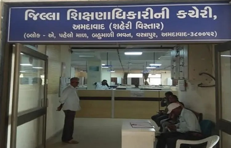 Notices to 3 Ahmedabad schools