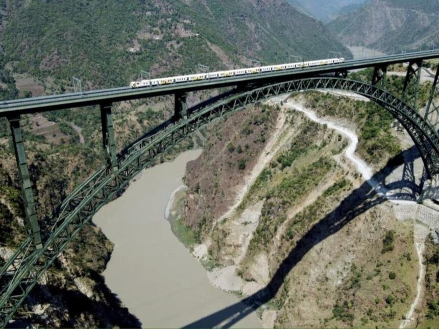 Chenab Rail Bridge: વિશ્વનો સૌથી ઊંચો ચેનાબ રેલ પુલ આજે ખુલ્યો: ૯૪૩ પુલ, ૩૬ ટનલ અને ૨૨ વર્ષનો ઇતિહાસ 1 Chenab Rail Bridge
