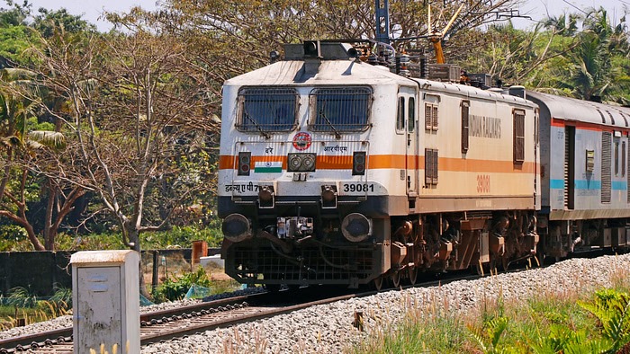 Indian railway medical helpline number: જો તમને ચાલતી ટ્રેનમાં અસ્વસ્થતા લાગે, તો વિલંબ કર્યા વિના તરત જ આ કામ કરો 1 Indian railway medical helpline number