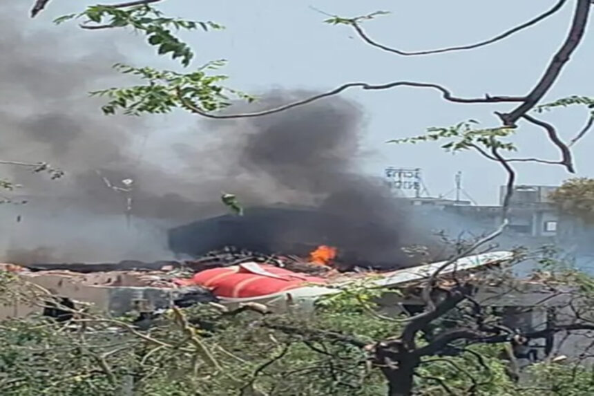 AI 171 Plane Crash Ahmedabad: અમદાવાદમાં AI 171 પ્લેન ક્રેશ, 242 પેસેન્જર્સમાંથી 50ના મૃતદેહ બહાર કઢાયા; વિજય રૂપાણી પણ હતા સવાર, એરપોર્ટ 5 વાગ્યા સુધી બંધ 1 AI 171 Plane Crash Ahmedabad