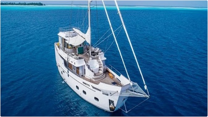 Bayesian yacht Sicily recovery: બ્રિટિશ સુપરયાટ 'બેઝિયન' દરિયાઈ ખાઈમાંથી બહાર કાઢવામાં આવી, સિસિલી નજીક જહાજ ડૂબી ગયું હતું; મૃત્યુની તપાસ ચાલુ છે 1 Bayesian yacht Sicily recovery