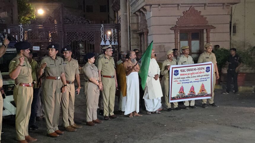 148th Jagannath Rath Yatra : જગન્નાથ રથયાત્રા પહેલા પોલીસનો એક્શન મૂડ, શહેરમાં બુલેટ માર્ચ યોજાઈ 1 dzgb