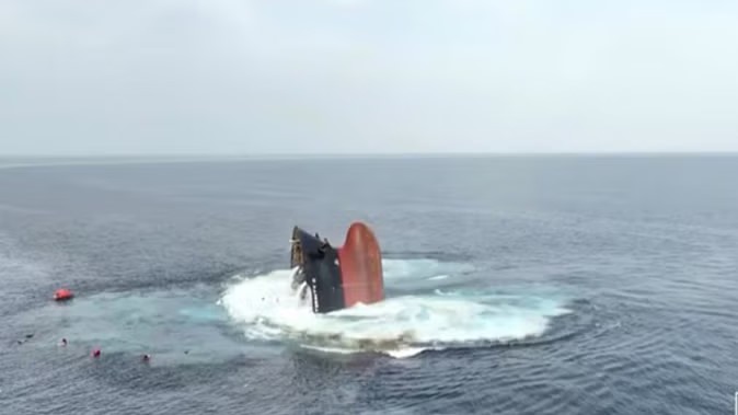 Houthi Red Sea Attack: યુરોપિયન યુનિયન નૌકાદળ મિશને કહ્યું - હુમલામાં ચાર લોકોના મોતની આશંકા, ૧૧ ગુમ 1 Houthi Red Sea Attack