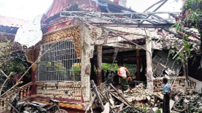 Myanmar Monastery Bombing: મ્યાનમારમાં બૌદ્ધ મઠ પર બોમ્બ વિસ્ફોટ, ચાર બાળકો સહિત 23 લોકોના મોત; સાગાઈંગ શહેરમાં સવારે 1 વાગ્યે બોમ્બ ફેંકાયા 1 Myanmar Monastery Bombing
