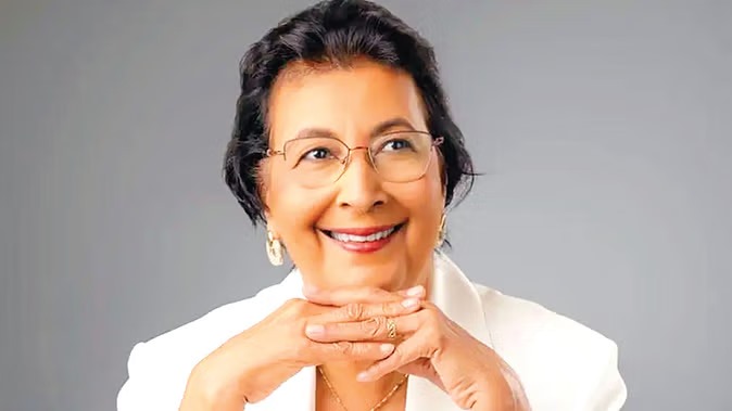 Suriname New Prez: 'આન્ટી જેની'એ પોતાનો તબીબી વ્યવસાય છોડીને રાજકારણમાં પ્રવેશ કર્યો, 72 વર્ષની ઉંમરે રાષ્ટ્રપતિ બન્યા; ફૂટબોલ અને અભ્યાસના શોખીન 1 Suriname New Prez