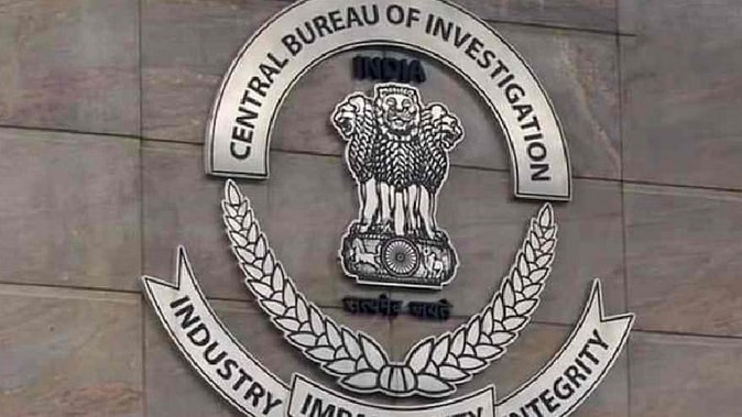 Fugitives extradited by CBI: પાંચ વર્ષમાં ૧૩૪ ભાગેડુઓને દેશમાં પાછા લાવવામાં આવ્યા, આ વર્ષે ૨૩ લોકોનું પ્રત્યાર્પણ કરવામાં આવ્યું; આ રીતે સફળતા મળી 1 Fugitives extradited by CBI
