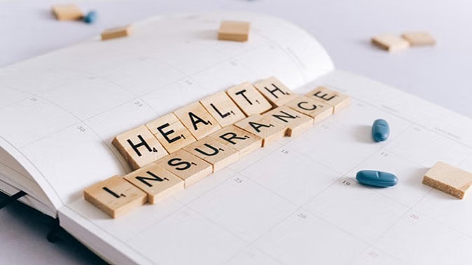 Slowdown in insurance sector: વીમા ક્ષેત્રની ગતિ ઘટી, વાહનોના વેચાણ અને કોર્પોરેટ રિન્યુઅલમાં ધીમી ગતિના કારણે નુકસાન થયું 1 Slowdown in insurance sector