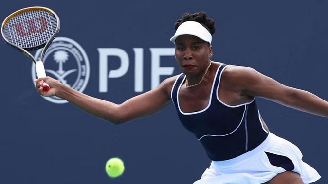 Venus Williams: નવરાતિલોવા પછી, ટેનિસમાં સિંગલ્સ મેચ જીતનારી વિનસ બીજી સૌથી મોટી ઉંમરની મહિલા બની 1 Venus Williams