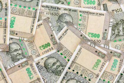 RBI bank deposits surge 3.79 lakh crore