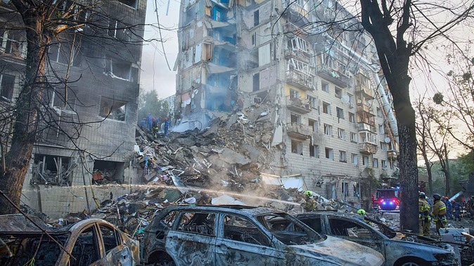 Ukraine Conflict: કિવ પર ફરી રશિયન મિસાઇલોનો વરસાદ, એક નિર્દોષ સહિત છ લોકોના મોત; કાટમાળ નીચે દટાયા ઘણા લોકો 1 Ukraine Conflict