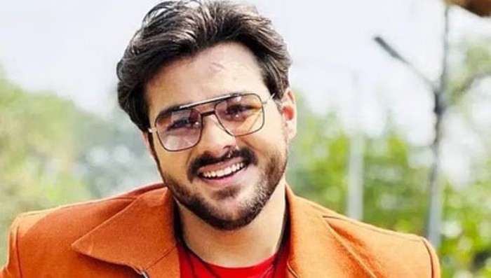 Ashish chanchlani life career net worth: એન્જિનિયરિંગ કરવા છતાં, આશિષ યુટ્યુબર બન્યો, કરોડોનો છે માલિક; એલી અવરામ સાથે ડેટિંગ કરી રહ્યો છે? 1 Ashish chanchlani life career net worth