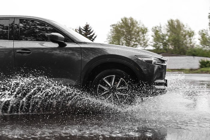 How to avoid Hydroplaning