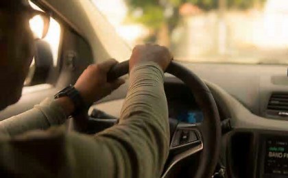 High cab fares by Ola and Uber: આમપણ OLa ,Uber મોકાનો ફાયદો ઉઠાવી વધુ ભાડું લે છે, અને તેની GPS સિસ્ટમ પણ લોકોને પરેશાન કરે છે, હવે સરકારે જ પરવાનો આપ્યો , જુવો મધ્યમવર્ગની શું હાલત થશે 1 th 6