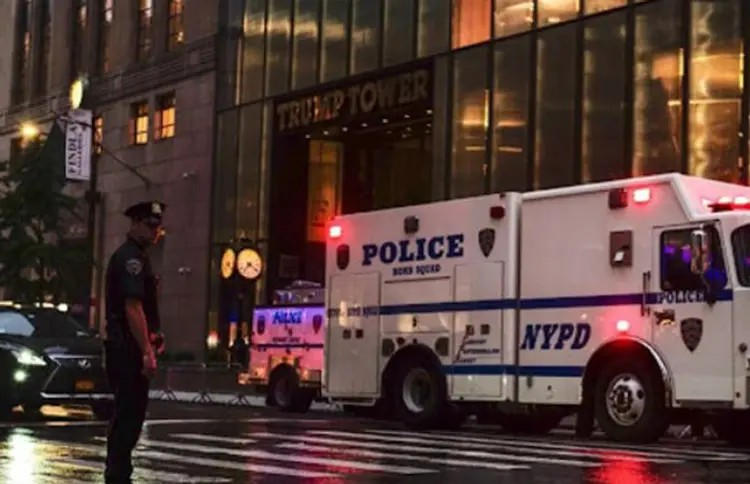 Shooting at Manhattan: અમેરિકામાં ભારે ગોળીબારની ઘટના: 5નાં મોત, હુમલાખોરે પોતાને ગોળી મારી 1 vj6fch8h