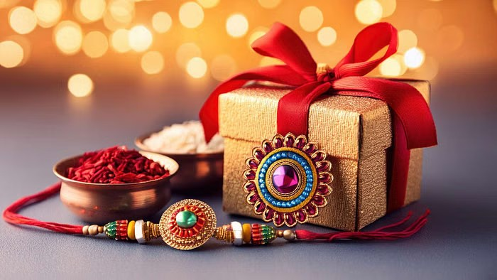Raksha Bandhan 2025: રક્ષાબંધન પર ભાદ્રા ક્યારે સમાપ્ત થશે અને રાહુકાલ કેટલો સમય ચાલશે? રાખડી બાંધવાનો શુભ સમય જાણો 1 Raksha Bandhan 2025