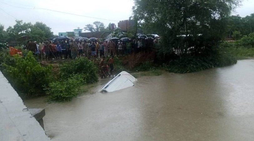 Bolero accident in UP canal kills 11 devotees