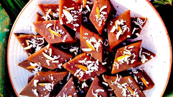 Raksha Bandhan Special Sweets: તમારા ભાઈના સ્વાસ્થ્યનું ધ્યાન રાખો, આ રાખડીમાં ઘરે આ સ્વાદિષ્ટ અને સ્વસ્થ મીઠાઈઓ બનાવો 1 Raksha Bandhan Special Sweets