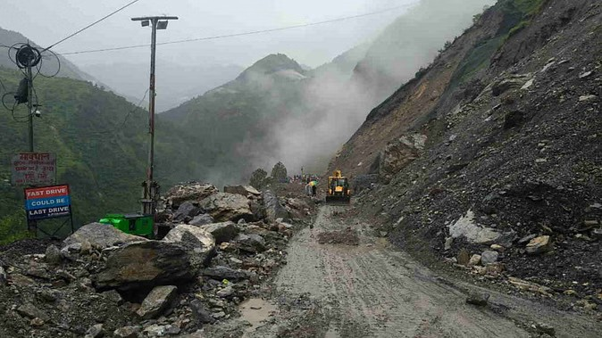 Landslide and Rain Road Closures: ભૂસ્ખલન અને વરસાદને કારણે રાજ્યમાં 266 રસ્તા બંધ છે, ફક્ત 173 ખોલી શકાયા, વિવિધ સ્થળોએ 514 મશીનો તૈનાત 1 Landslide and Rain Road Closures
