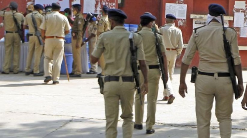Gandhinagar Navratri festival communal clash: ગાંધીનગરમાં નવરાત્રિ ઉત્સવ દરમ્યાન બે સમુદાયો વચ્ચે અથડામણ: પથ્થરમારો અને આગચંપી, પોલીસ તપાસમાં વ્યસ્ત 1 Screenshot 2025 09 25 134019