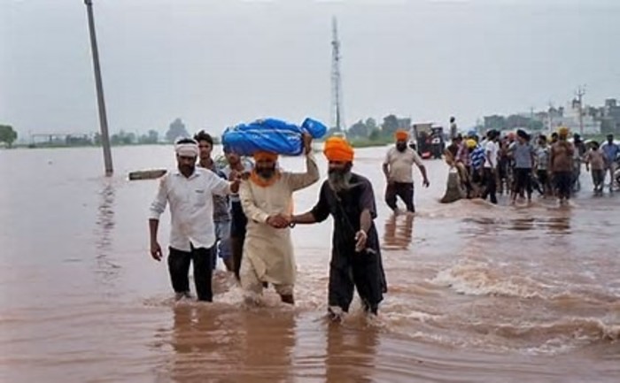 Punjab flood dam threat: પંજાબમાં પૂરનો ત્રાસ: ડેમ તૂટવાની ભયંકર સ્થિતિ, 15 ગામડાના લાખો લોકો સંકટમાં 1 Punjab flood dam threat