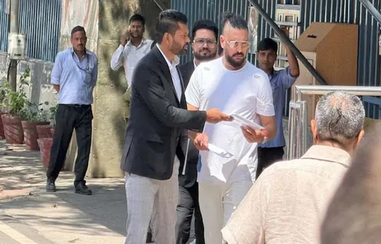 Yuvraj Singh ED Inquiry: ઓનલાઇન સટ્ટાબાજી કેસમાં પૂર્વ ક્રિકેટર યુવરાજ સિંહ ED સમક્ષ પૂછપરછ માટે હાજર 1 asdlbaq9