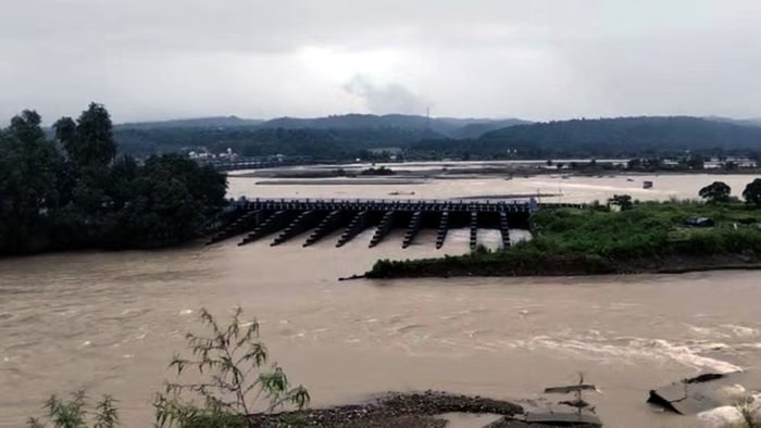 Flood in Punjab Rain Alert: પૂરથી ૧૪૦૦ ગામો અને ૪.૫ લાખ લોકો પ્રભાવિત... ૩૭ લોકોના મોત, બે દિવસ ભારે વરસાદ; આ કારણે પરિસ્થિતિ વધુ વણસી 1 bbyd2n8k