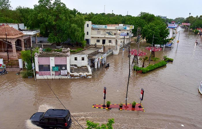 Flood Alert in Punjab Rajasthan Gujarat: મેઘરાજાનું તાંડવ: પંજાબમાં પૂર, રાજસ્થાન-ગુજરાતમાં જળબંબાકાર; હવામાન વિભાગે જાહેર કર્યું નવું એલર્ટ 1 cpuwb7o6