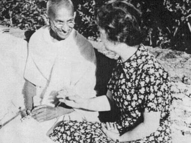 Gandhi views on artificial contraception and sex: ગાંધીજી કેમ કુટુંબ નિયોજનની કૃત્રિમ પદ્ધતિઓના સખત વિરોધમાં હતા ? સેક્સને કેમ પાપ માનતા ? આ અંગે શું વિચારો હતા તેમના ? 1 fbihj635