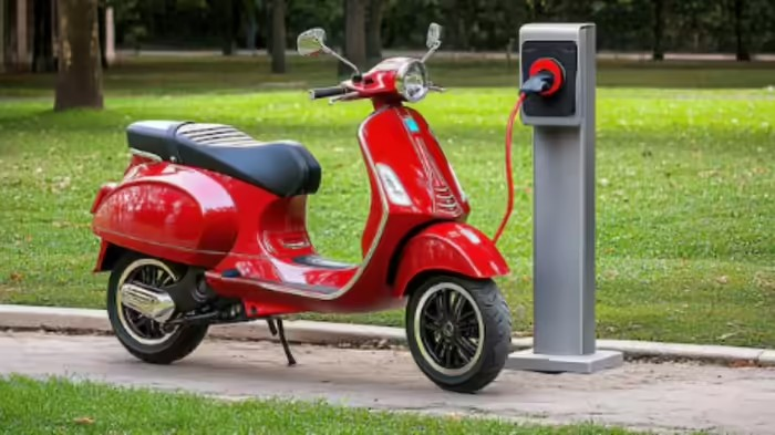 Electric Scooter: ઇલેક્ટ્રિક સ્કૂટર ખરીદતા પહેલા આ બાબતો જાણી લો, કદાચ તમે તમારો પ્લાન બદલી નાખશો 1 Electric Scooter