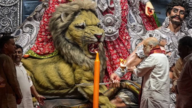 Amit Shah Durga Puja inauguration: ૨૦૨૬ની ચૂંટણી બાદ બંગાળ બનશે સોનાર બાંગ્લા, દુર્ગા પૂજા પંડાલ ઉદ્ઘાટનમાં અમિત શાહનું નિવેદન 1 s4wocels