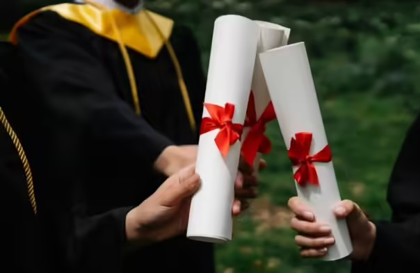 MBA Universities in UK: બ્રિટનમાં MBA સ્નાતકોને 91 લાખનું પેકેજ મળી રહ્યું છે, ડિગ્રી મેળવવા માટે અહીં ટોચની 10 યુનિવર્સિટીઓ જુઓ 1 MBA Universities in UK