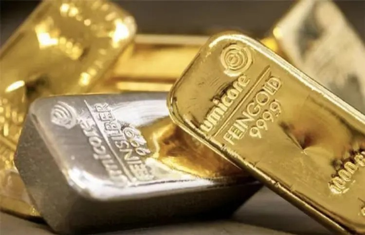 Gold Silver Price Surge 2025: આજે અમદાવાદ સોના-ચાંદી બજારમાં રેકોર્ડ તેજી, દશેરાના દિવસે વેચાણ 25 ટકા ઘટ્યું 1 1lmay9yg