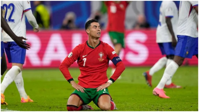 Euro 2026 Qualifiers: રોનાલ્ડો ગોલ ચૂકી ગયો છતાં પોર્ટુગલે ઈન્જરી ટાઇમમાં જીત મેળવી, ગ્રુપમાં ટોચ પર કબજોEuro 2026 Qualifiers: રોનાલ્ડો ગોલ ચૂકી ગયો છતાં પોર્ટુગલે ઈન્જરી ટાઇમમાં જીત મેળવી, ગ્રુપમાં ટોચ પર કબજો 1 4a04kyoz