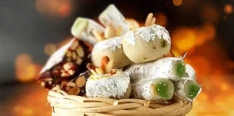 Gold Silver On Sweets: મીઠાઈ પર ચાંદી-સોનાનો વરખ ચઢાવવાની પરંપરાનો ઇતિહાસ અને ઔષધીય મહત્વ 1 78bphnru