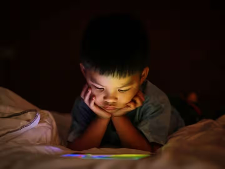 Effects Of Excessive Screen Time: જાણો બાળકોમાં વધતા સ્ક્રીન ટાઈમના નુકસાન અને તેમને સુરક્ષિત રાખવા માટે અસરકારક ઉપાયો 1 8z3lk0bk