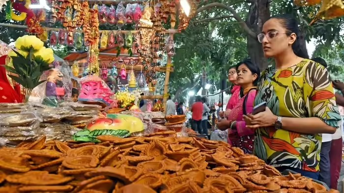 Business on Diwali: દિવાળી પહેલા ચીને નાદારી જાહેર કરી, બજારમાંથી ચીની વસ્તુઓ ગાયબ, સ્વદેશી ઉત્પાદનોએ ધૂમ મચાવી 1 96pf8d5j