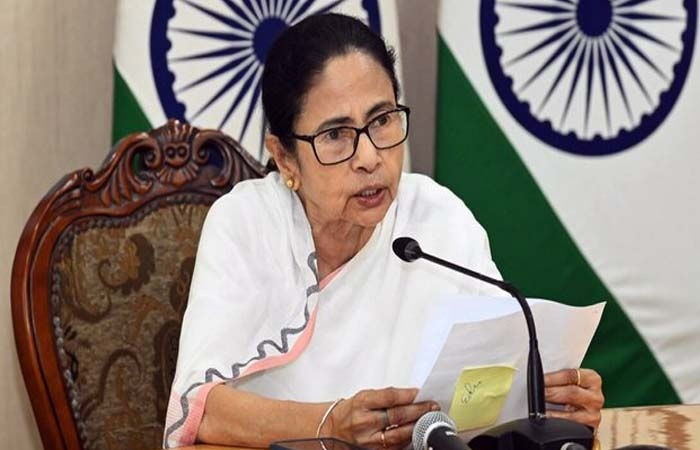 Mamata Banerjee remark on Durgapur gangrape: દુર્ગાપુરમાં MBBS વિદ્યાર્થીની સાથે ગેંગ રેપ મામલે મમતા બેનરજીએ વિવાદાસ્પદ નિવેદન આપ્યું, કહ્યું – છોકરીઓએ રાતે ઘરની બહાર ન જવું જોઈએ 1 c4eketk9
