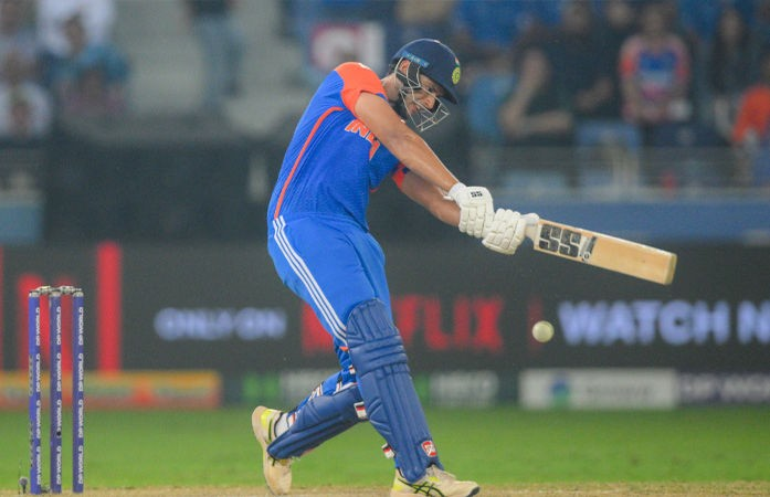 Shivam Dube century: શિવમ દુબેએ 62 બોલમાં તોફાની સદી ફટકારી, મહારાષ્ટ્ર સામેની પ્રેક્ટિસ મેચમાં ચમક્યો; પૃથ્વી શૉ વિવાદમાં ફસાયો 1 fon5dv2k