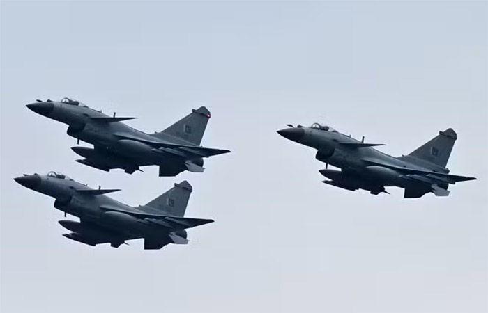 Operation Trishul India Pakistan border: પાકિસ્તાન સરહદ પર ભારતનું ‘ઓપરેશન ત્રિશૂળ’: રફાલ, ટેન્ક અને યુદ્ધજહાજોની ભારે તૈનાતી 1 Operation Trishul India Pakistan border
