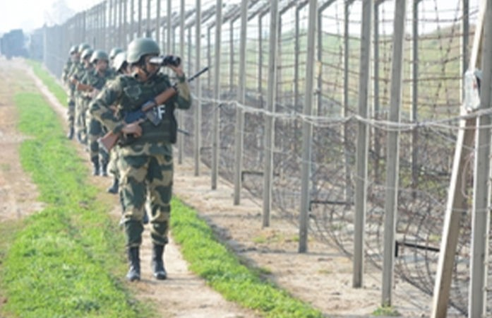 J&K Terror Module Doctors: જમ્મુ-કાશ્મીર પોલીસનો મોટો પર્દાફાશ: આંતર-રાજ્ય આતંકી મૉડ્યૂલ ઝડપાયું, ૭ આરોપીઓ સાથે ૨૯૦૦ કિલો IED સામગ્રી અને હથિયારોનો જથ્થો જપ્ત 1 J&K Terror Module Doctors