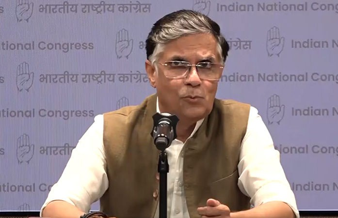 Congress Delhi Blast Questions: દિલ્હી બ્લાસ્ટ પર રાજકારણ ગરમાયું: કોંગ્રેસના પવન ખેડાએ ગૃહમંત્રી અમિત શાહને કર્યા સીધા સવાલ! '૨૯૦૦ કિલો વિસ્ફોટક ફરીદાબાદ કેવી રીતે પહોંચ્યું? જવાબદારી કોણ લેશે?' 1 Congress Delhi Blast Questions