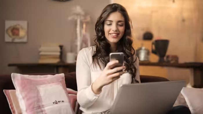 Income Ideas From Home: ઘરે બેઠા કમાણીના ૫ સરળ આઈડિયા: ડિજિટલ યુગમાં મોટી ડિગ્રી વિના પણ પૈસા કમાઓ! (લાખોના રોકાણની જરૂર નથી) 1 Income Ideas From Home