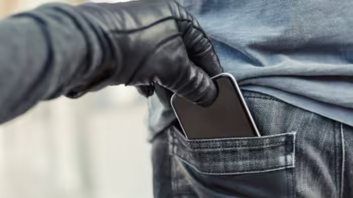 How to Find Stolen Phone: Android એન્ટી-થેફ્ટ ટ્રિક: ચોરનો ફોટો અને ફોનનું સ્થાન આપમેળે મેળવો; સરળ સેટિંગ્સ કરો 1 apeeyp1m