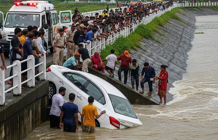 Ranchi Hatia Dam Car Accident: પોલીસકર્મીઓને લઈ જતી કાર હટિયા ડેમમાં ખાબકી, ૩ મૃતદેહ મળી આવ્યા! 1 Ranchi Hatia Dam Car Accident