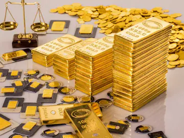Gold vs SIP Investment: બાળકોના ભવિષ્ય માટે રોકાણ: સોનું (Gold) કે SIP? જાણો બંનેના ફાયદા-નુકસાન અને લાંબા ગાળે વધુ સારું રિટર્ન ક્યાં મળશે 1 gold investment 12 2025 11 1cd2156534c71281d7ae70c717609e6e