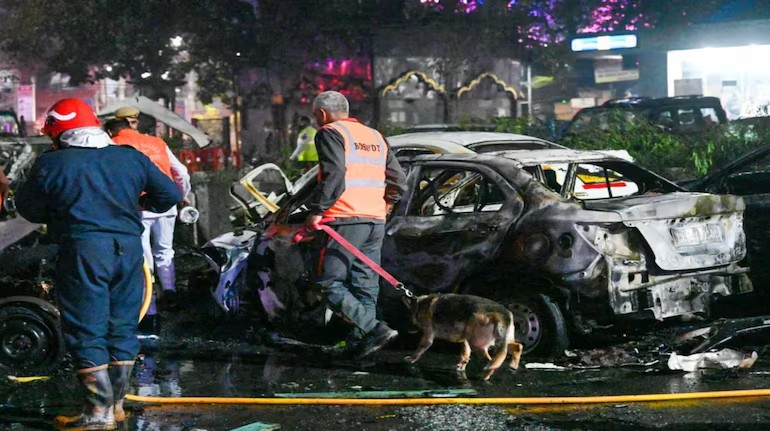 Delhi Bomb Blast Shoe Bomb TATP: દિલ્હી બૉમ્બ બ્લાસ્ટમાં નવો ખુલાસો, ડૉ. ઉમરે જૂતામાં બોમ્બ વિસ્ફોટ કર્યો. TATP એક અત્યંત ખતરનાક વિસ્ફોટક છે 1 Delhi Bomb Blast Shoe Bomb TATP