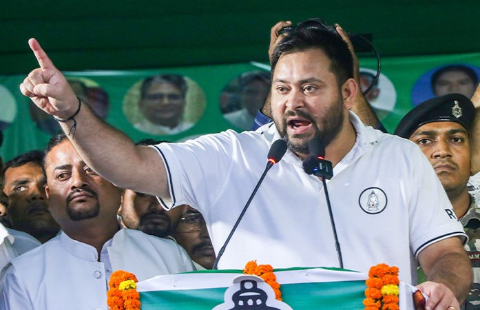 Tejashwi Yadav Bihar Election Allegations: તેજસ્વી યાદવનો NDA પર આકરો પ્રહાર: "અમિત શાહ બિહારને વસાહતી રાજ્ય બનાવવા માંગે છે"; PM મોદીને પૂછ્યું - 'કઈ વેબ સિરીઝ જુઓ છો?' 1 Tejashwi Yadav Bihar Election Allegations
