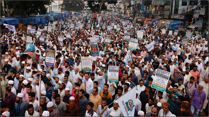 Bangladesh Election Violence: બાંગ્લાદેશમાં ચૂંટણી પૂર્વે હિંસા ભડકી: વિપક્ષી ઉમેદવાર પર ગોળીબાર, અન્યના ઘરને લગાવી આગ 1 n0307bcf